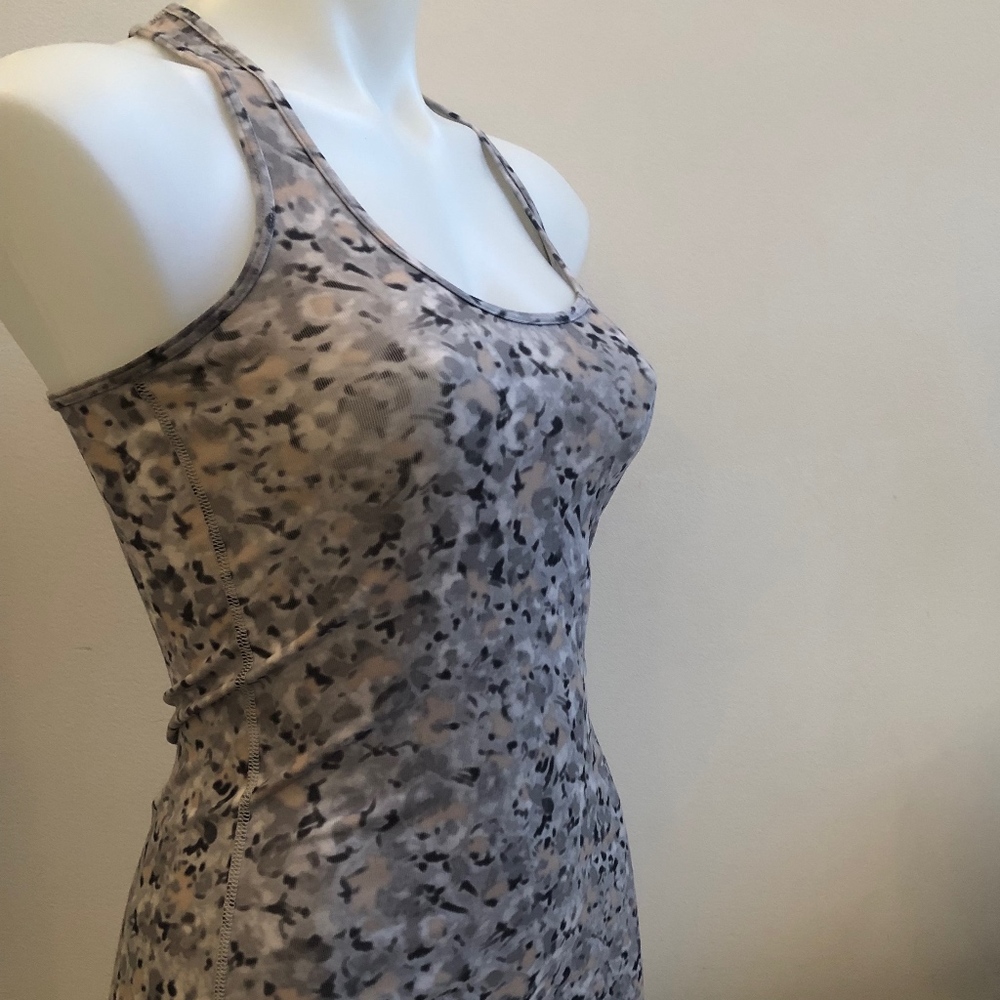 🍋 Lululemon Racerback tank - Picture 7 of 8